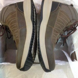 Clarks Men's Wellman Taupe WP Mid Hiking Boots - 11.5M - New in Box